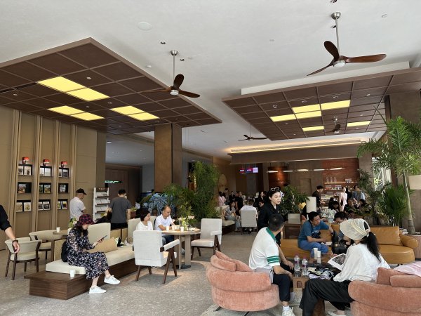 合法配资平台排名 “五一”假期成都楼市“人从众”：有楼盘样板间需排队参观，“好房子”受购房者热捧 | 每经网